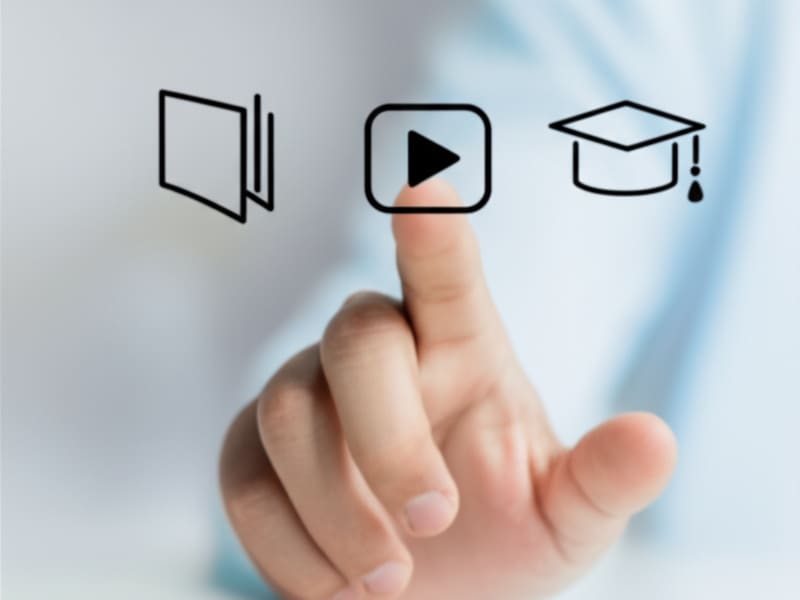 Lựa chọn nền tảng phù hợp để thiết kế website dạy học trực tuyến hiệu quả.