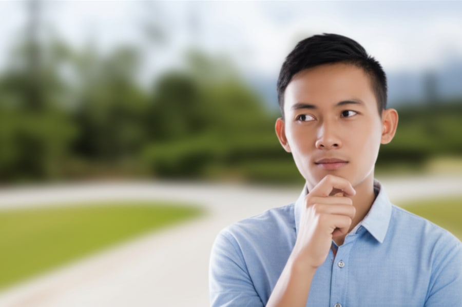 Người Việt Nam đang cân nhắc ưu và nhược điểm của Squarespace trước khi đưa ra quyết định.